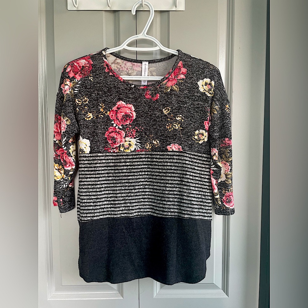 Medium sleeve shirt
